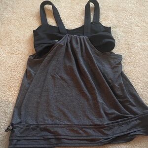 Lululemon size 6 workout top built in shelf bra